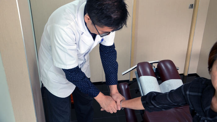 Chiropractor providing patient carpal tunnel pain relief